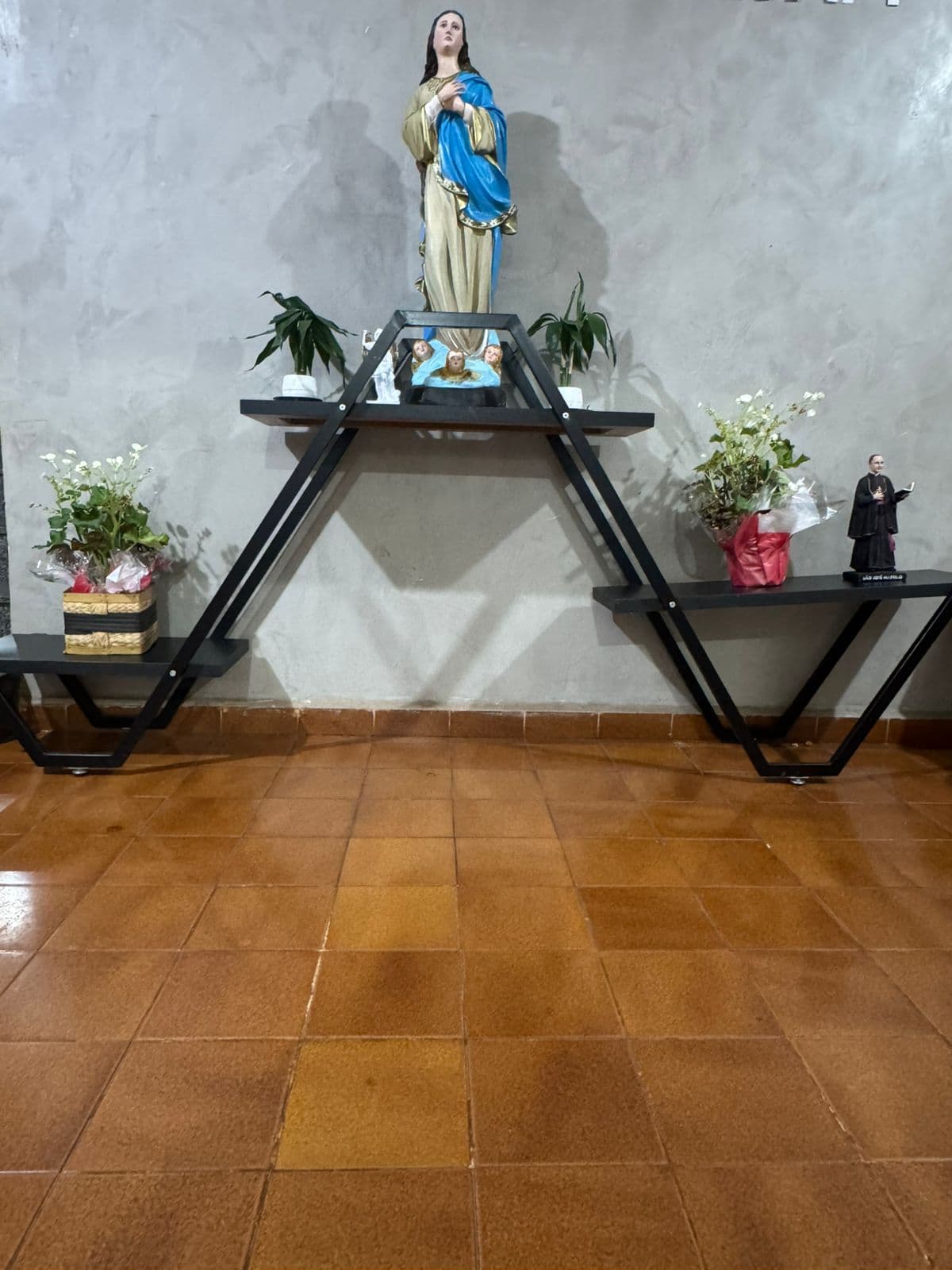 Imagem de Nossa Senhora no espaço de oração do CJV