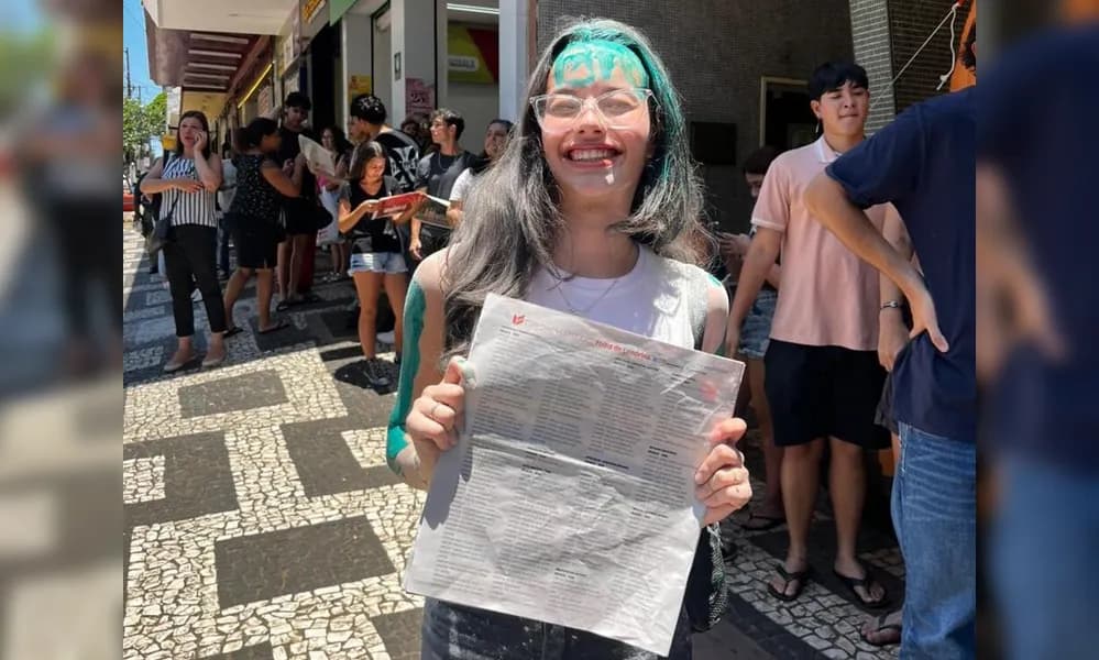 Estudante do PPU comemora a aprovação no vestibular, em Londrina