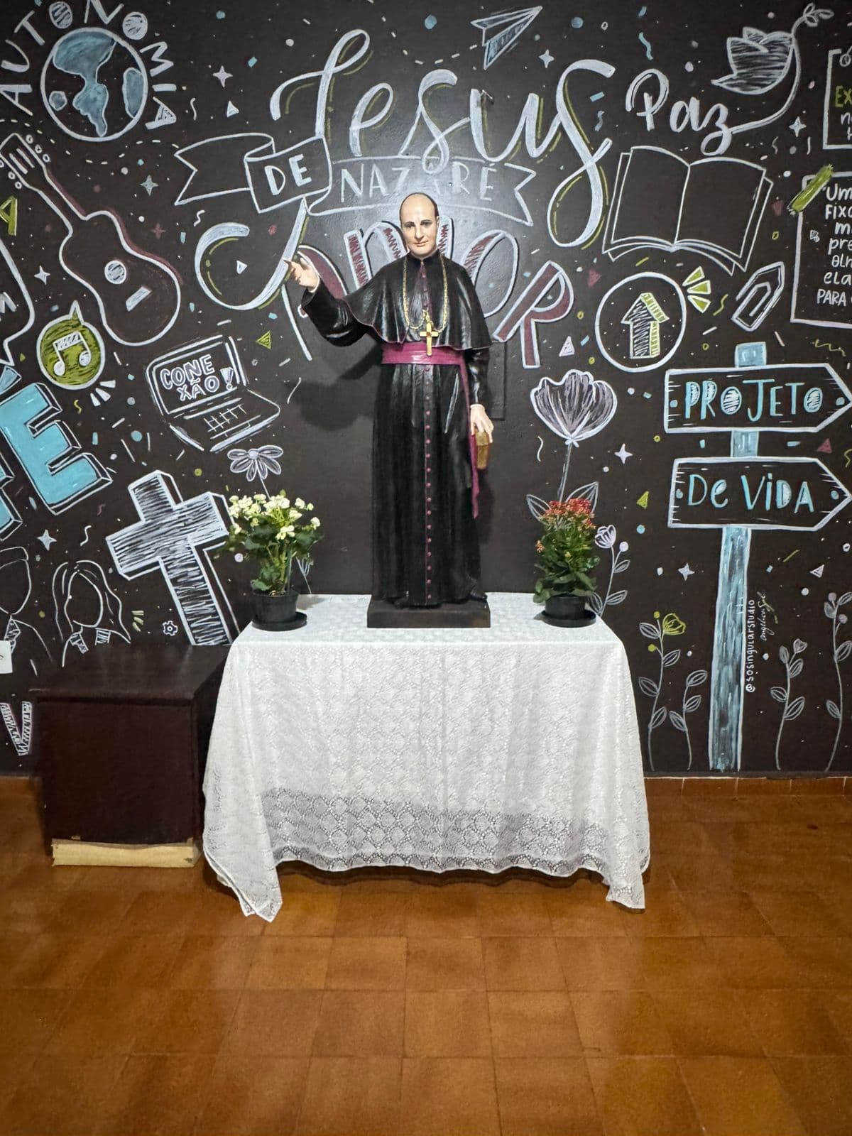 Mural "Projeto de Vida" do CJV, com Jesus de Nazaré e a imagem de São José Marello