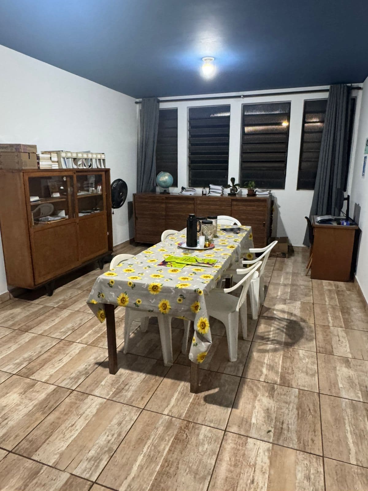 Sala de reuniões e estudo do CJV, no Jardim Shangri-lá, em Londrina