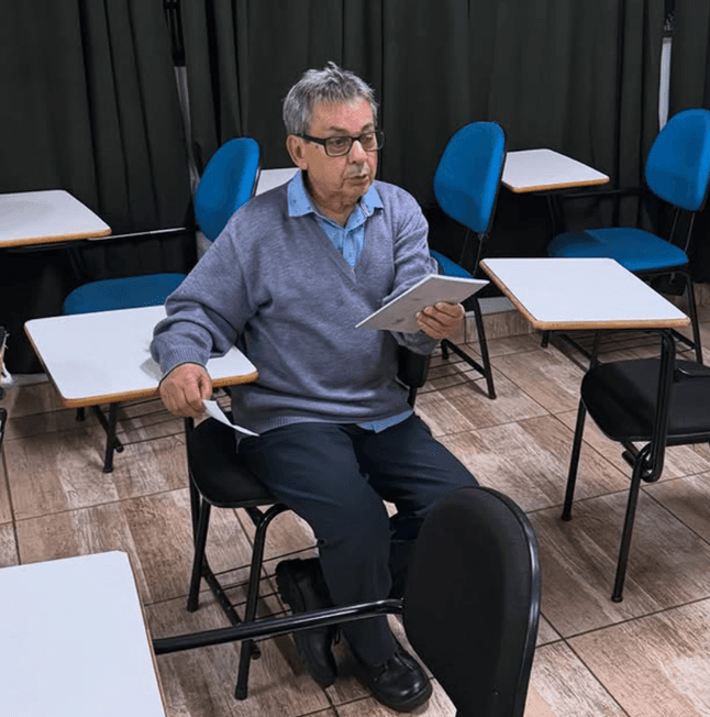Padre Álvaro, na sala onde o CJV acontece