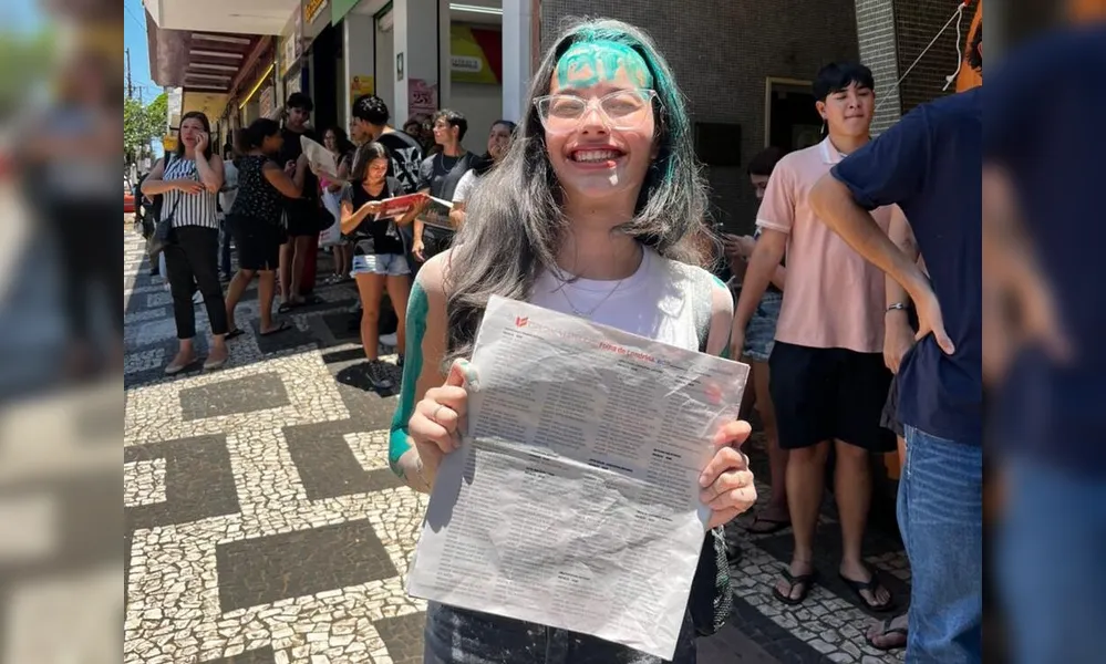 Estudante do PPU comemora a aprovação no vestibular, em Londrina